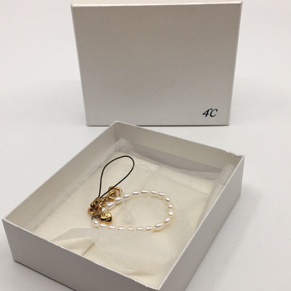 4C Pearl and Gold Tone Phone Charm